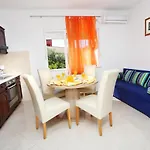 Marin Апартаменты Трогир
